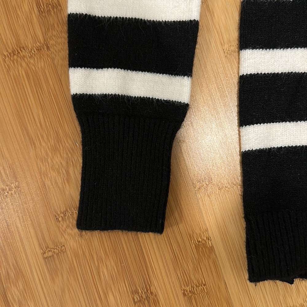 NWT Black and White striped sweater - Picture 6 of 7